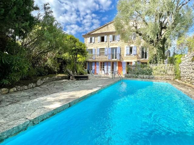 Mouans Sartoux Maison 8 pièces 238m² avec jardin et piscine