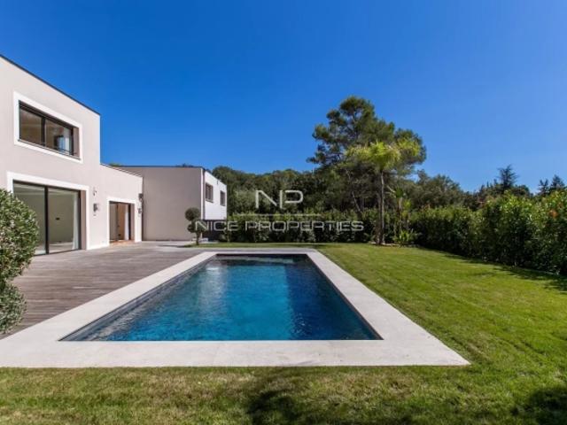Mouans Sartoux, superbe villa contemporaine rénovée avec piscine