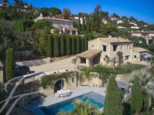 Mougins maison de charme rénovée vue mer