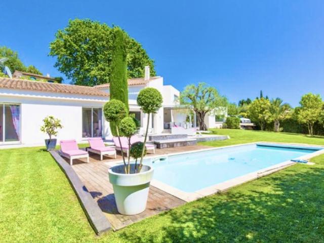 MOUGINS AU CALME VILLA INDIVIDUELLE T4 DE 200M2 PISCINE TERR