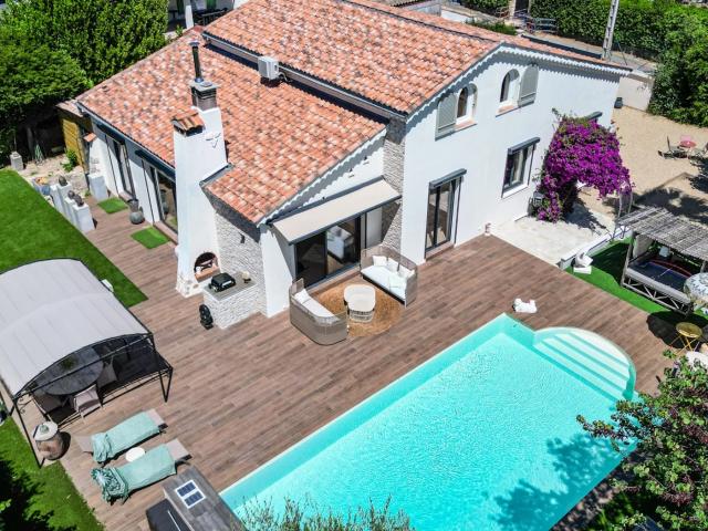MOUGINS AU CALME VILLA RENOVEE