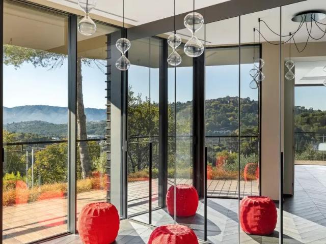 MOUGINS BELLE CONTEMPORAINE VUE PANORAMIQUE