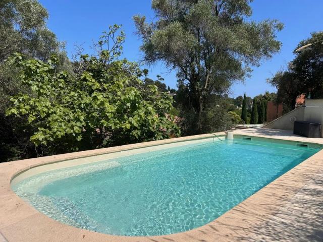 MOUGINS Belle individuelle 5P avec piscine