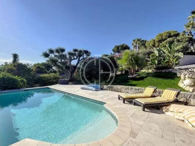 MOUGINS BELLE VILLA VUE MER