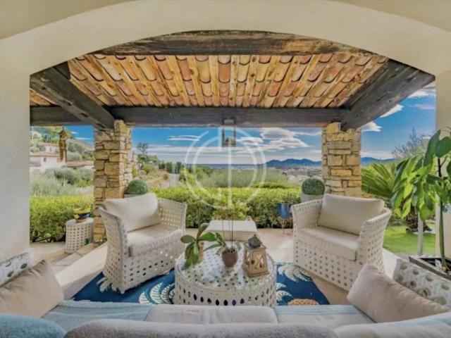 MOUGINS BELLE VILLA VUE MER