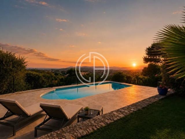 MOUGINS BELLE VILLA VUE MER