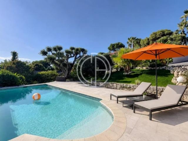 MOUGINS BELLE VILLA VUE MER