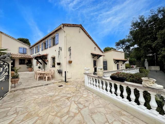 Mougins Charmante villa jumelée avec piscine 169m² Mougins