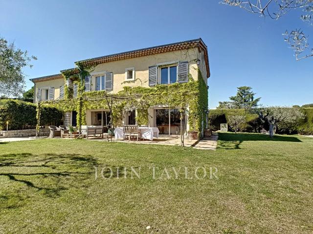 Mougins Co exclusivité Magnifique bastide provençale au calme absolu