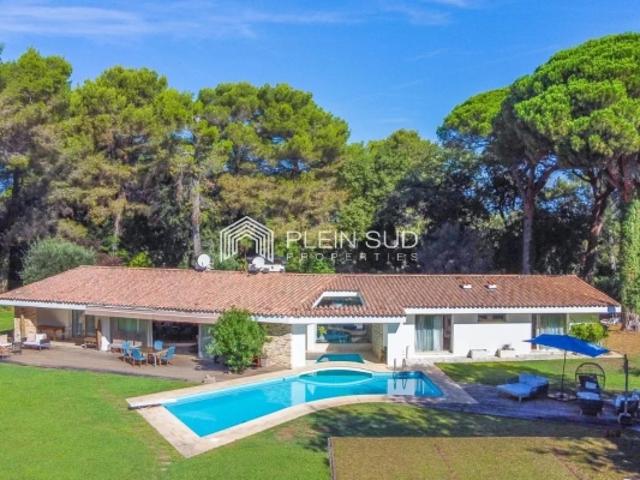 Mougins, dans domaine résidentiel