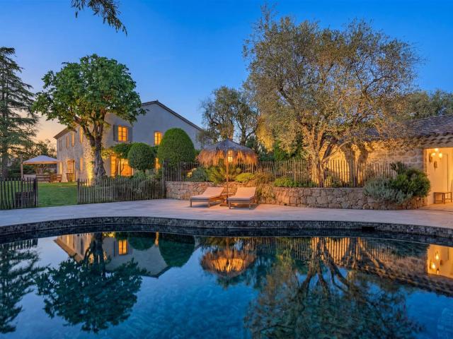 Mougins Exclusivité: Magnifique mas en pierre Domaine fer. 385m² Mougins