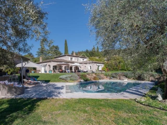 Mougins – Élégante propriété au cœur d'un écrin de verdure avec maison de gardien et atelier