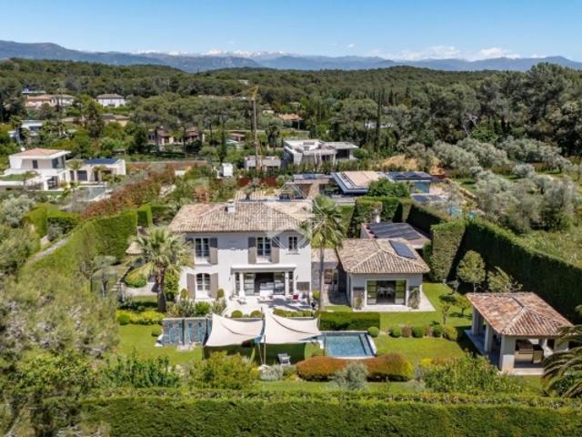 Mougins – Élégante villa provençale contemporaine dans un domaine privé