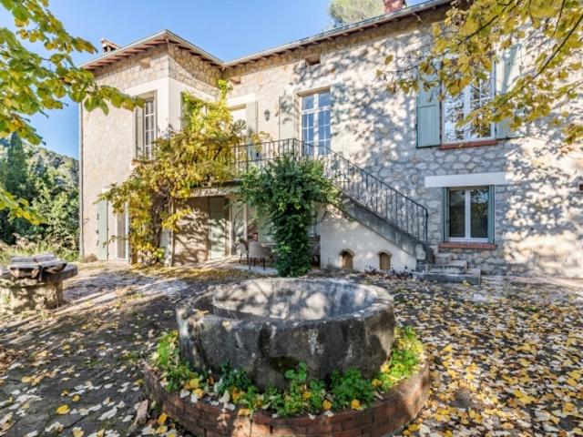 MOUGINS PROPRIÉTÉ EN PIERRE FIN XIXème – CALME ABSOLU