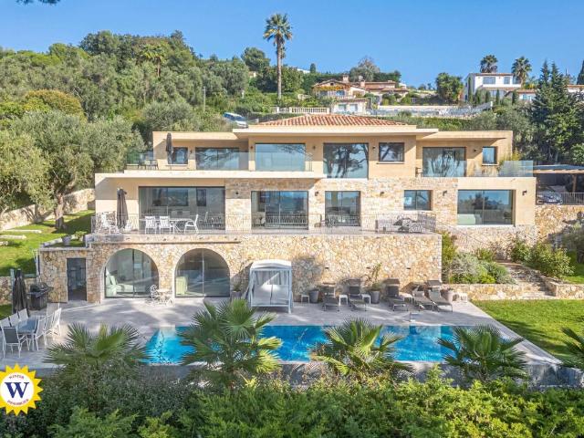 MOUGINS SUPERBE VILLA AVEC PISCINE ET VUE MER