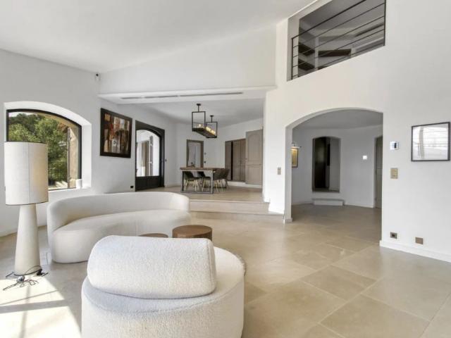 Mougins Vue dégagée sur les collines et la mer 5 chambres