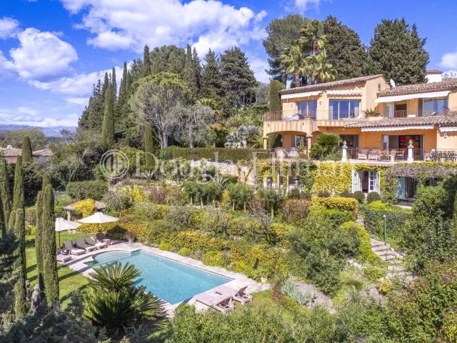 MOUGINS Vue Mer et à pied du Vieux Village