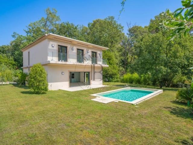 MOUGINS VILLA NEUVE CONTEMPORAINE