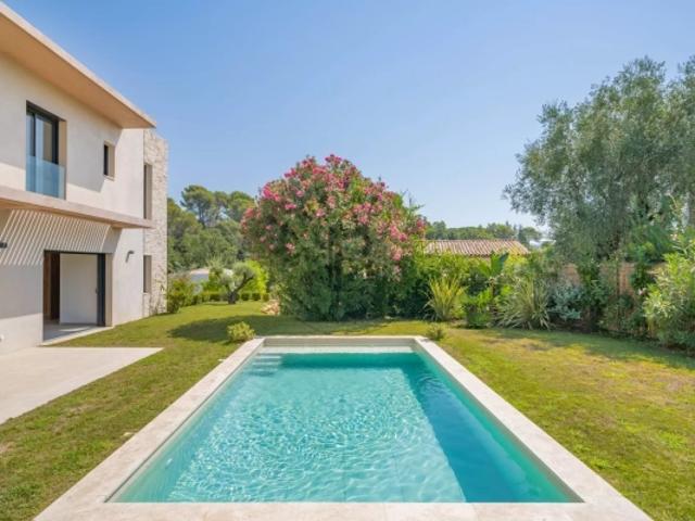 MOUGINS VILLA NEUVE CONTEMPORAINE