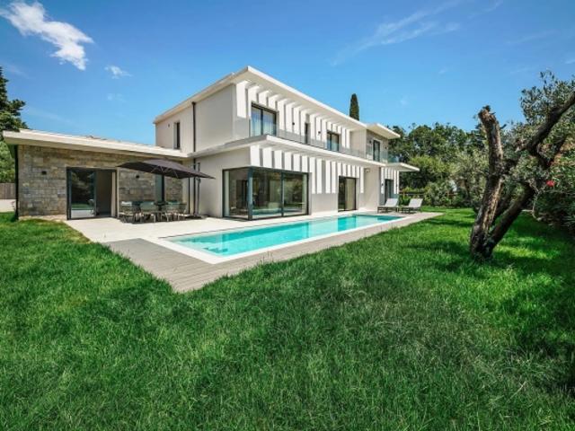 MOUGINS VILLA NEUVE 400 m2 AU CALME QUARTIER TRÈS RECHERCHÉ
