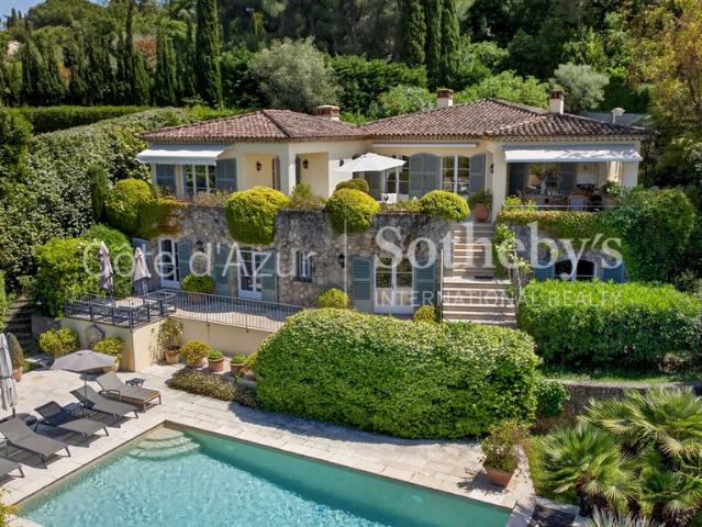 Mougins villa avec piscine chauffée et vue panoramique à quelques pas du vieux village