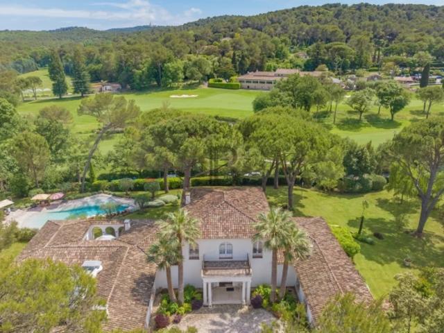 MOUGINS – VILLA AVEC PISCINE LAGON, PISCINE INTÉRIEURE ET TENNIS