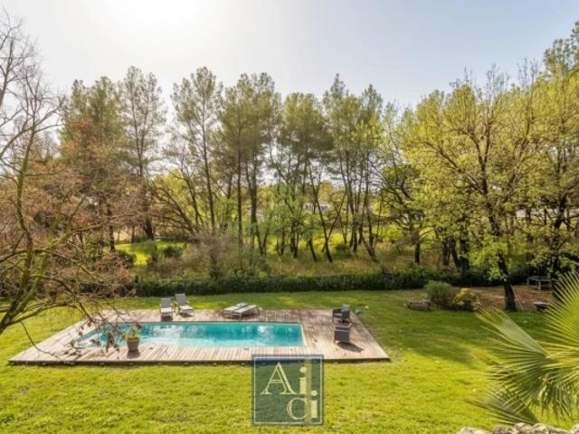 MOUGINS VILLA AVEC PISCINE SUR TERRAIN PLAT