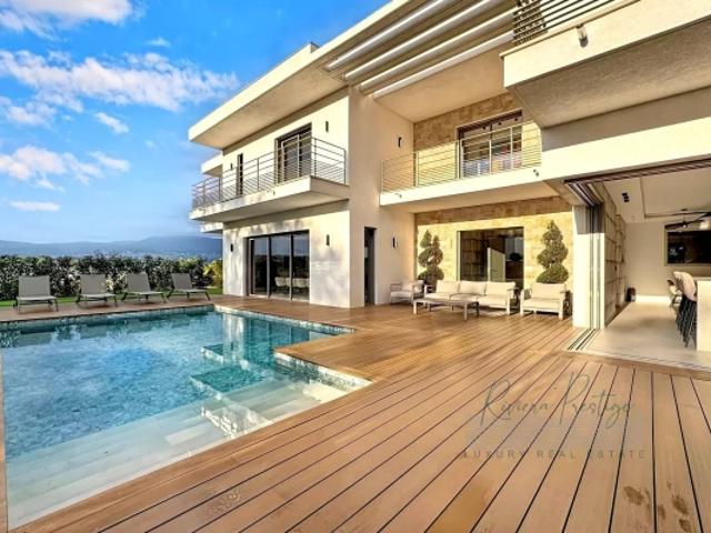 MOUGINS villa contemporaine neuve