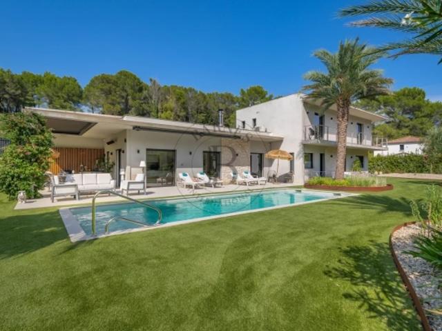 MOUGINS VILLA CONTEMPORAINE VUE FORÊT