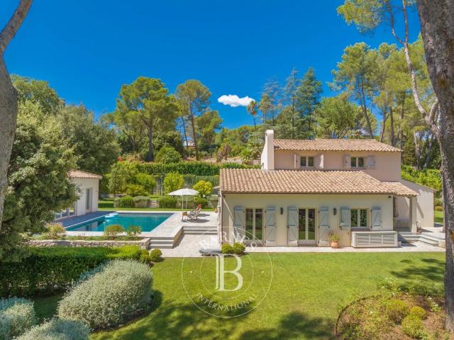Mougins – Domaine Fermé Tennis 290m² Mougins