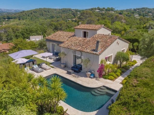 MOUGINS VILLA DOMAINE FERME A PIED DES COMMERCES