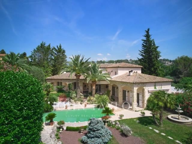 Mougins villa en pierre à pieds du vieux village