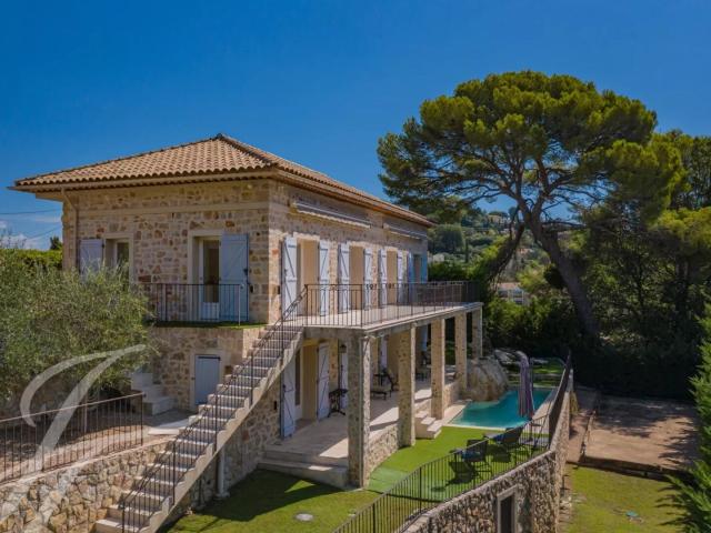 Mougins Villa en pierre avec aperçu mer dans un petit domaine
