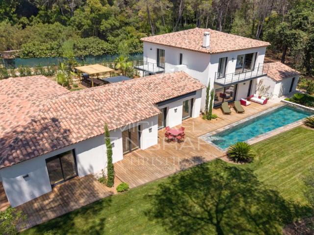 Mougins – Villa familiale rénovée dans un domaine confidentiel