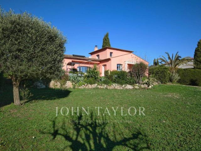 Mougins Villa provençale rénovée terrain piscinable