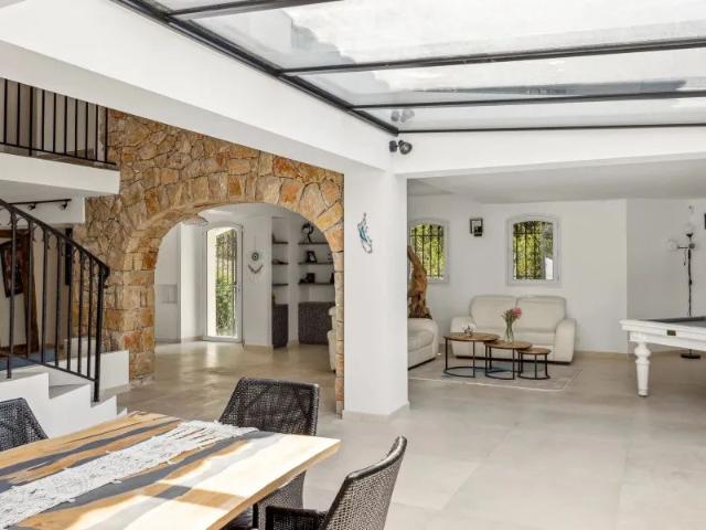 Mougins Villa rénovée avec vue sur le vieux village de Mougins 4 chambres