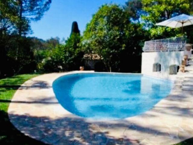 MOUGINS VILLA T6/T7 INDIVIDUELLE DE +/ 300 M2 TERRAIN 1500