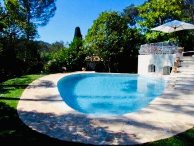 MOUGINS VILLA T6/T7 INDIVIDUELLE DE +/ 300 M2 TERRAIN 1500