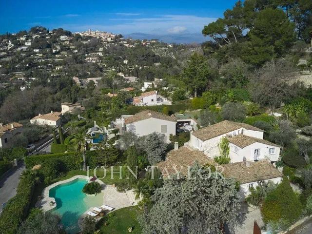 Mougins villa vue mer et Estérel domaine sécurisé