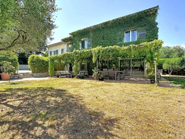 Mougins Villa 230 m² + 1220 m² de jardin avec piscine