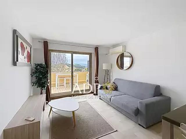 Mougins 06250 Location appartement 2 pièces t2 au dernier étage piscine
