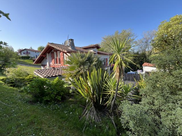 MOUGUERRE BOURG MAISON DE 2 LOGEMENTS TERRASSES