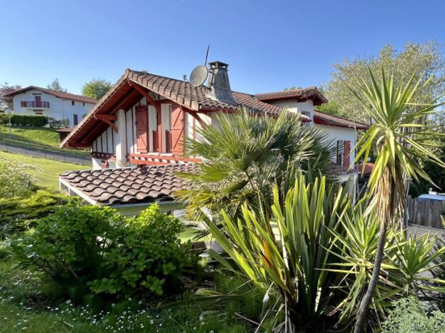 MOUGUERRE BOURG MAISON DE 2 LOGEMENTS TERRASSES