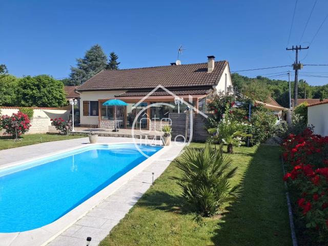 MOULEYDIER: Charmante maison de 7 pièces avec piscine en bo. 188m² Mouleydier