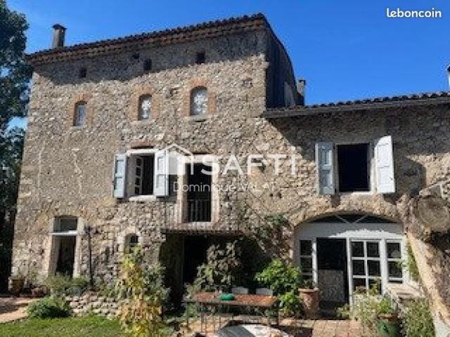 Moulin 10 pièces 304 m²
