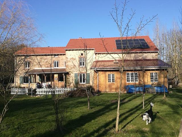 Moulin caractéristique avec 2,7 ha de pâturages pour chevaux. 230m² Luxeuil les Bains