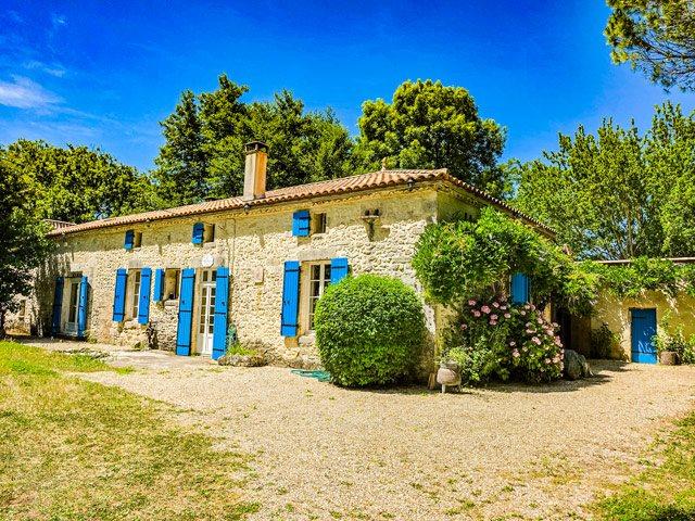 Moulin à eau historique du XVIe siècle sur la rivière avec p. 250m² Duras