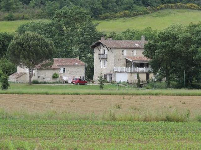 MOULIN A EAU SUR RIVIÈRE AVEC GITE 7 chambres