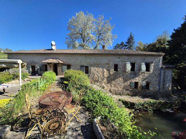 Moulin du XIIIe siècle rénové Propriété de charme avec for. 312m² Blasimon
