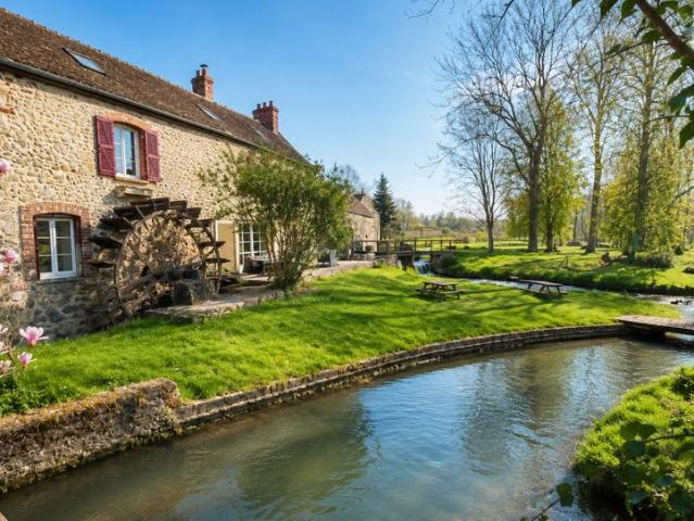 Moulin du XVII siècle dans un écrin de nature 2 hectares a. 242m² Dormelles